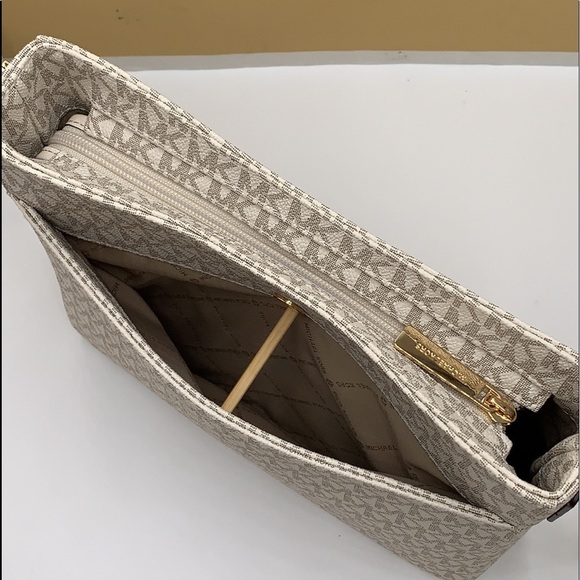 MICHAEL KORS JET SET TRAVEL LARGE MESSENGER LIGHT CREAM MULTI - Picture 8 of 16